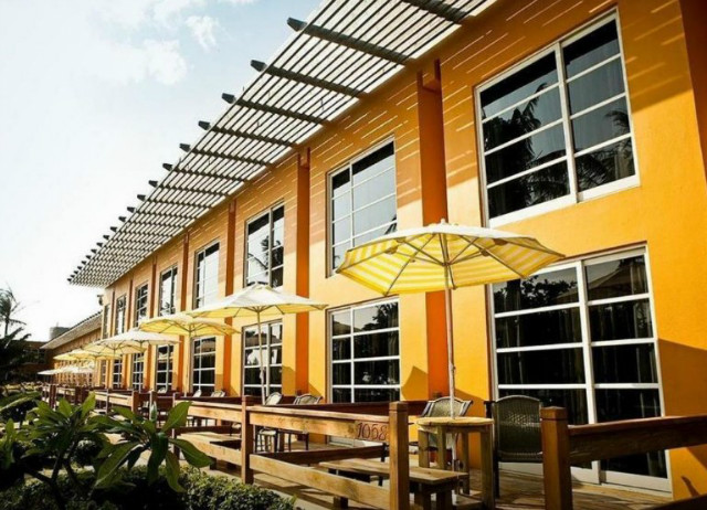 chateau-beach-resort-00.jpg