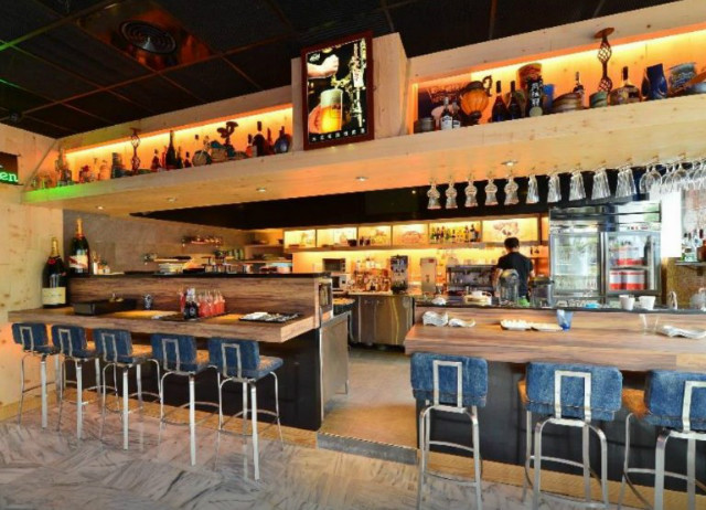 smokey-joe-s-hotel-02.jpg