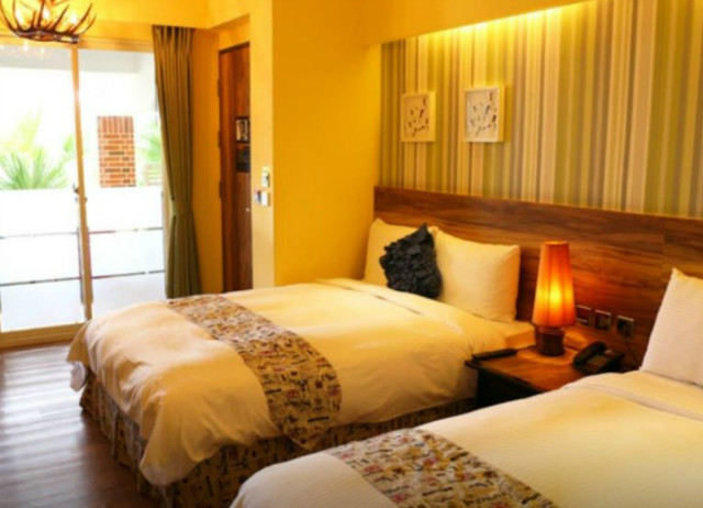 smokey-joe-s-hotel-03.jpg